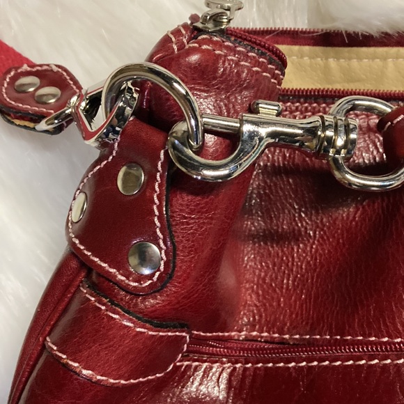 GORGEOUS Italian Leather red travel bag 🧳 - Picture 4 of 10